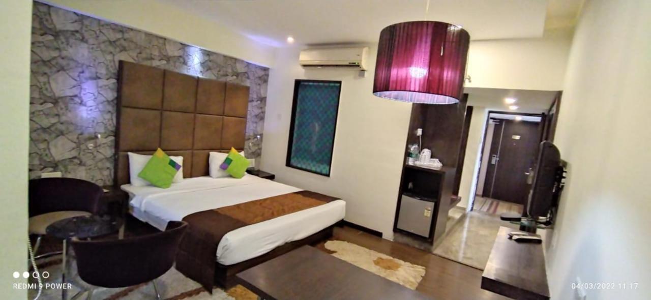 Hotel Lxia Hinjewadi - Indian Nationals Only Pimpri-Chinchwad Exterior foto