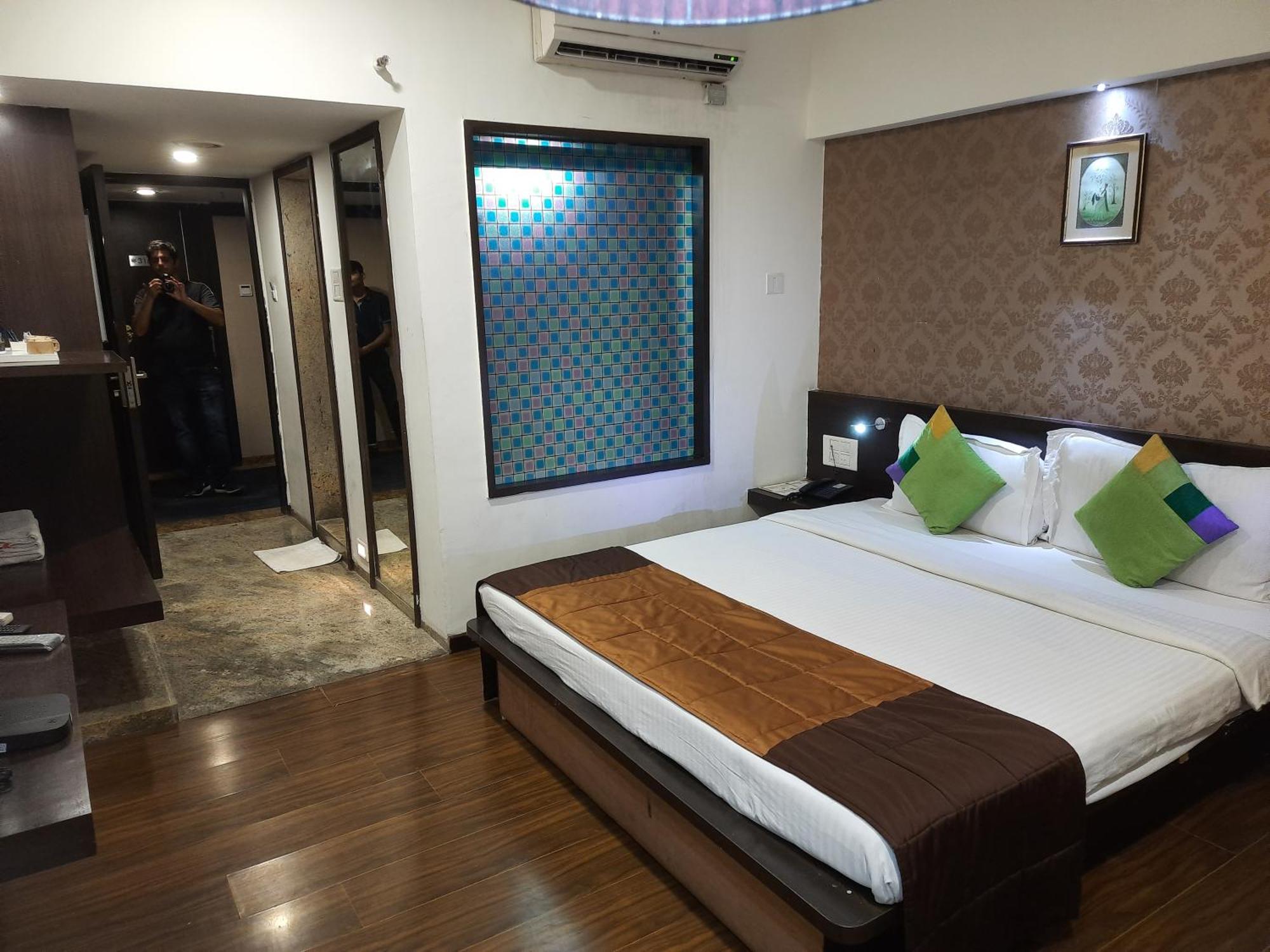 Hotel Lxia Hinjewadi - Indian Nationals Only Pimpri-Chinchwad Exterior foto