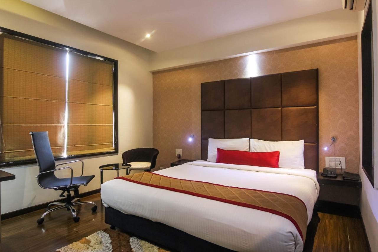 Hotel Lxia Hinjewadi - Indian Nationals Only Pimpri-Chinchwad Exterior foto