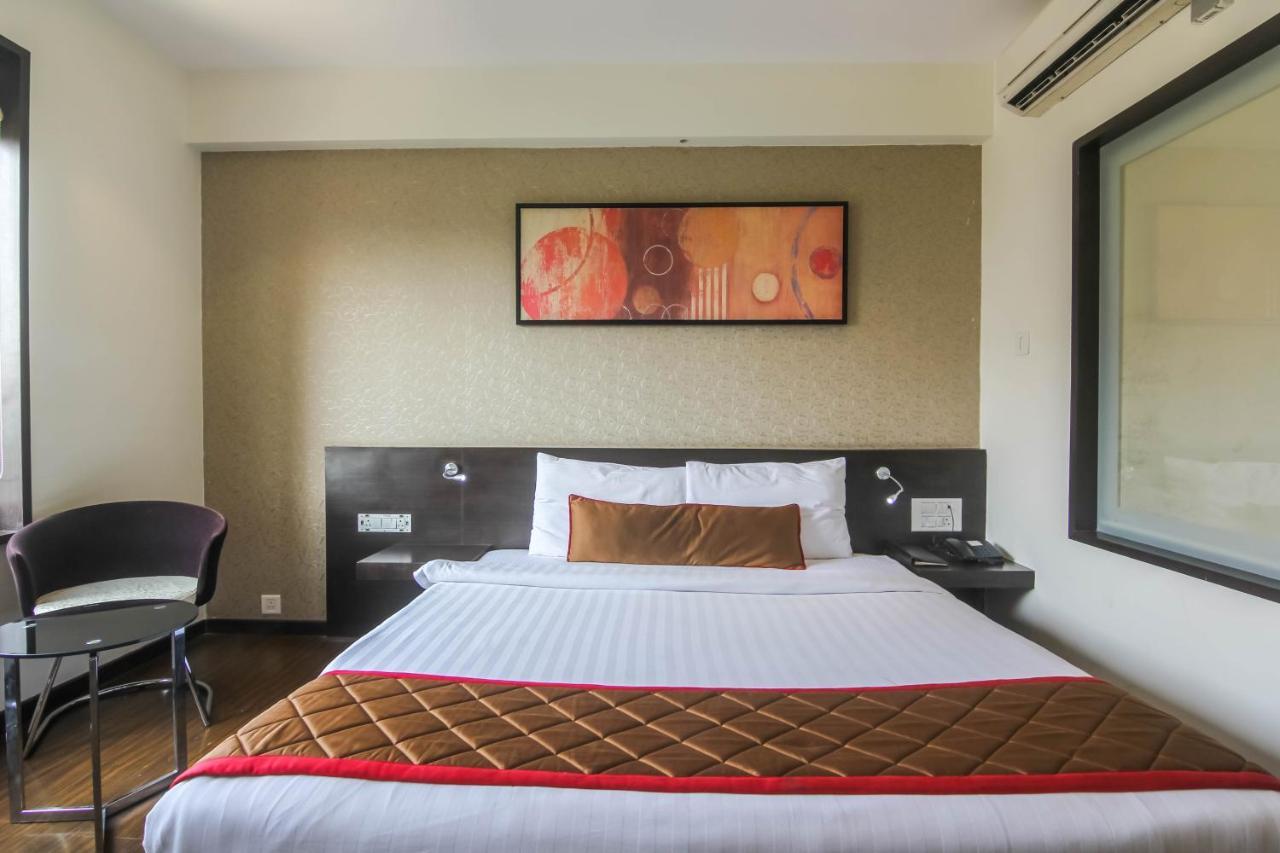 Hotel Lxia Hinjewadi - Indian Nationals Only Pimpri-Chinchwad Exterior foto